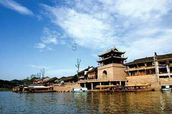 我卖王者荣耀号被骗了，申诉说解决不了客服说存在买卖不知道对方有没有给我钱不给处理，我怎么办游戏画面